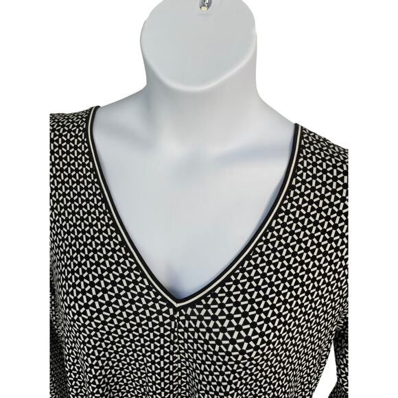 MAX STUDIO, SIZE XL, BLACK AND WHITE TUNIC, V NECK, L/S - Picture 4 of 5